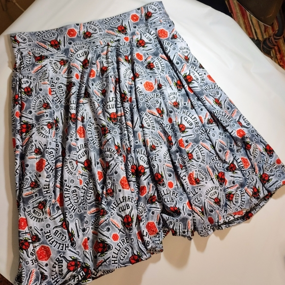 🔥 Hellfire Club Skirt Size XL XXL Stranger Things Netflix Comfy Goth Pockets 🔥 - Picture 2 of 7